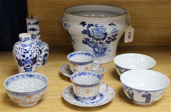 A group of 19th century Chinese blue and white porcelain tallest 16cm